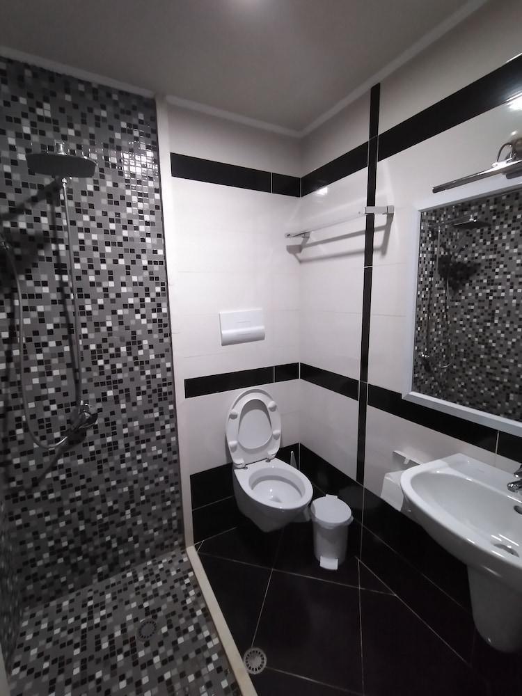 Hotel Kastria Tirana Exterior foto