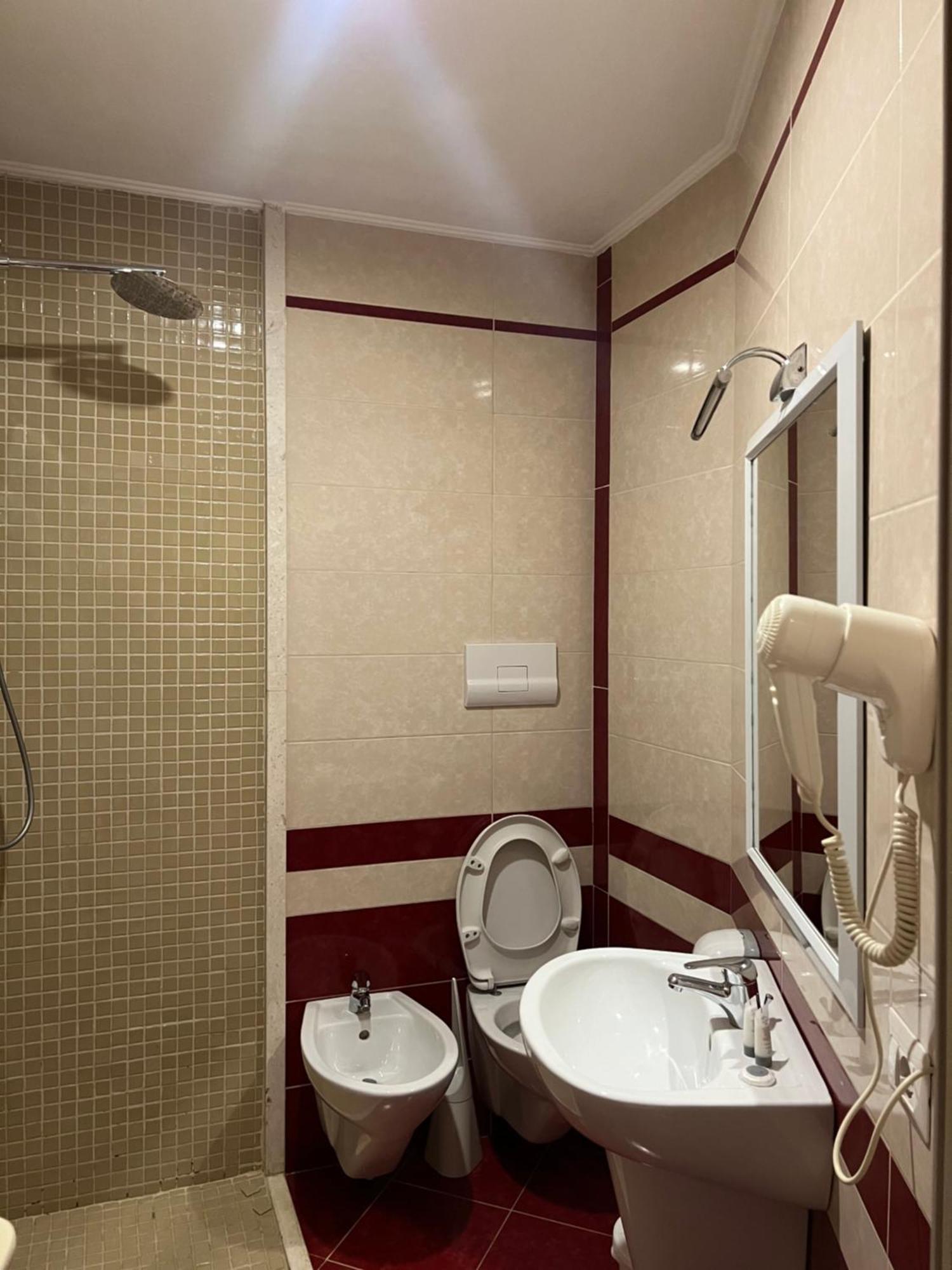 Hotel Kastria Tirana Exterior foto