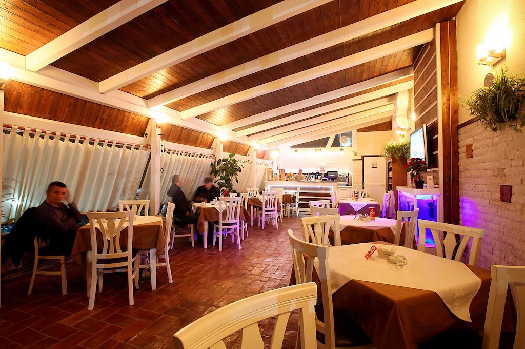 Hotel Kastria Tirana Exterior foto